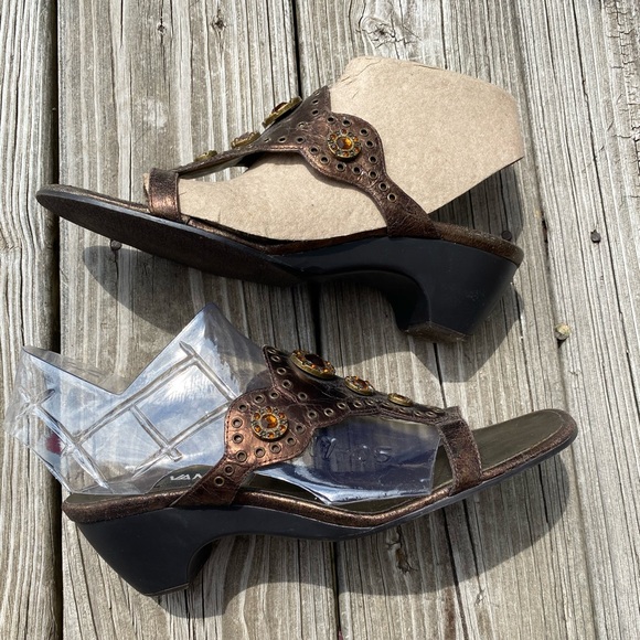 Vaneli Embellished Sandal Gorgeous! - Picture 4 of 10